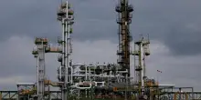 Prezzo del petrolio parte in rialzo poi ripiega, Wti a 73 dollari -0,6%