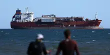Aie, domanda di petrolio cala, ma sul mercato mancano 1,8 milioni di barili al giorno