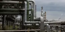 Prezzo del petrolio stabile in avvio a 72 dollari