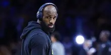 Nba: esordio per LeBron con Philadelphia, &egrave; gi&agrave; al centro del gioco