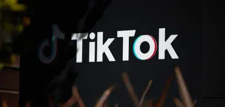 L'Ue contesta a TikTok la sicurezza degli account dei minori. La risposta: 'La tutela minori &egrave; nostro obiettivo, ci impegniamo a migliorarla'