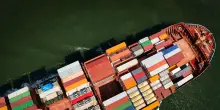 I Pasdaran annunciano di aver colpito due petroliere scortate dagli Usa a Hormuz