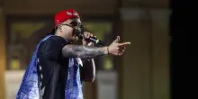 Geolier con Tutto &egrave; possibile risale in vetta alla hit parade