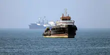 Iran, "nave mercantile colpita nello Stretto di Hormuz, un morto"