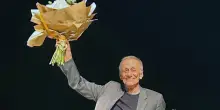 Vecchioni rassicura i fan su Ig: "Dispiaciuto non essere a Salerno, a presto"