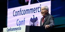 Confcom, da bollette a trasporti spese obbligate mangiano 42% dei consumi familiari