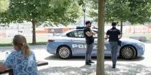 Perseguitata dall'ex si chiude nel bagno di una pizzeria e lo fa arrestare