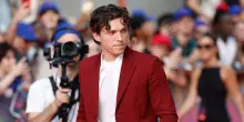 Tom Holland: 'Spiderman isolato parla ai giovani dipendenti dai social'