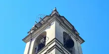 Alcuni freeclimber 'scalano' su un campanile a Crema e postano i video