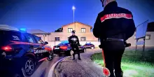 Sevizie e abusi su 11enne filmati col telefono, 5 minori indagati a Cagliari