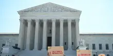 La Corte Suprema ferma Trump sullo stop alle cure per i transgender nelle carceri