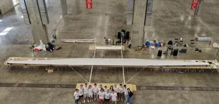 Aeroplano di carta da record, ha 20 metri di apertura alare