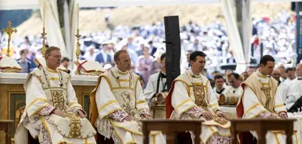 Il Vaticano ufficializza la scomunica per i vescovi lefebvriani