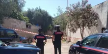Ucciso con un colpo di fucile al petto, un sospettato portato in caserma dai carabinieri