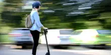 Scatta l'Rc auto per i monopattini, allarme rincaro sulle polizze