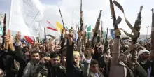 Gli Houthi minacciano attacchi contro gli impianti petroliferi sauditi