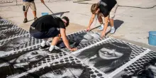 Duemila volti in piazza Duomo raccontano l'anima dell'Aquila