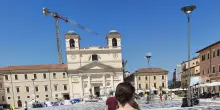 'Inside Out' all'Aquila, allestimento con duemila volti per l'opera di JR