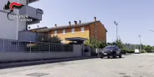 Si finge un carabiniere e si fa consegnare gioielli per 50mila euro