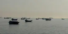 Teheran chiude Hormuz e colpisce le navi, nuovi raid Usa. 'Missili iraniani in Giordania'