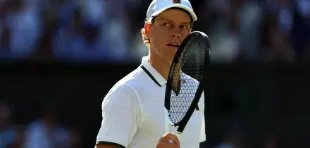 Wimbledon, la finale: in campo Sinner-Zverev, 2-1 (6-7, 7-6, 6-3) 5-3 nel quarto set DIRETTA