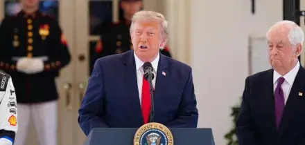 Trump ripristina il blocco Usa a Hormuz, 'controlleremo lo Stretto e attaccheremo l'Iran da stasera'