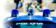 Undicenne chiuso in auto si sente male, liberato dalla polizia