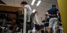 Giappone, la lunga estate che spoglia i 'salarymen'. Il tab&ugrave; dei pantaloncini