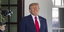 Trump: 'Hormuz aperto tranne che per l'Iran. Accordi commerciali al posto della tassa al 20%'