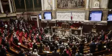 Dal Parlamento francese ok definitivo alla legge sull'aiuto a morire