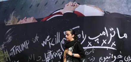 Teheran frena Trump: 'Hormuz non pu&ograve; essere conquistato con un tweet'