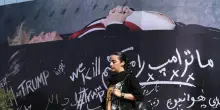 Il presidente Usa in una bara, svelato un nuovo murale a Teheran