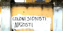 'Coloni sionisti nazisti', scritta su un murales per il Giorno della Memoria a Milano