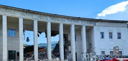Crolla una parte del palazzo del tribunale di Bolzano