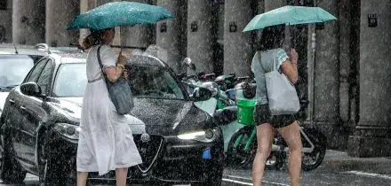 Maltempo in Italia: allerta in Toscana, Campania ed Emilia Romagna
