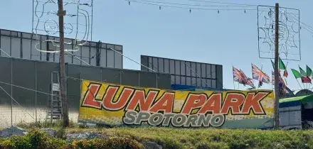 Ragazzo di 15 anni muore folgorato al luna park nel savonese