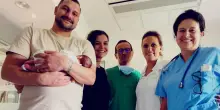 Sconfitta rarissima patologia immune gestazionale, salvi mamma e bimbo