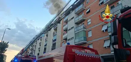 Incendio in uno stabile a Milano, trovati i corpi di una donna e un uomo