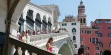 Venezia contro l'overtourism, ipotesi ticket a 30 euro