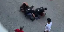 'Aiuto, basta', muore a Bologna durante un fermo di polizia