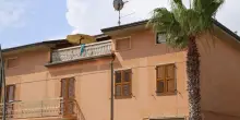 Ucciso in casa a Civitanova Marche, la compagna resta in carcere