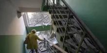 Sale a 30 il bilancio dei morti a Kiev nell'attacco russo di ieri. Drone contro un condominio a Sumy