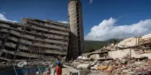 Estratto vivo dopo otto giorni l'uomo intrappolato a La Guaira