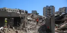 Soccorritori al lavoro in Venezuela per estrarre uomo vivo a 8 giorni dal sisma