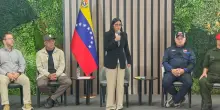 Rodriguez insignisce la missione italiana della medaglia di 'eroe del Venezuela'