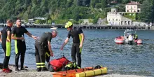 Ragazzo si tuffa in un laghetto artificiale a Brescia e non riemerge