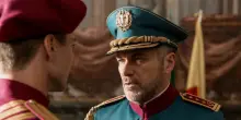 Massimiliano Gallo comandante ferreo e fragile nel liceo militare di Minerva
