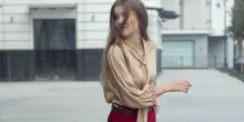 I flowy wide-leg pants sono un must dell'estate ma occhio a cadere
