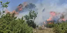 Domato incendio a Capistrello, a Rocca di Mezzo in azione 5 mezzi aerei