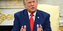 Trump: 'Ogni volta che l'Iran spara a Hormuz colpiremo un ponte o una centrale elettrica'
